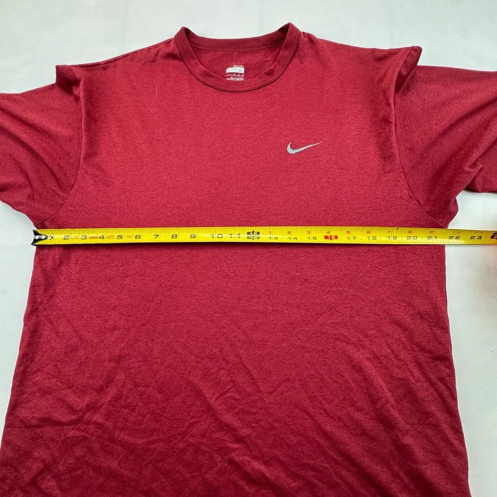 Nike Fit Dry T-Shirt Mens Medium Maroon Swoosh Logo Short Sleeve Pullover Tee